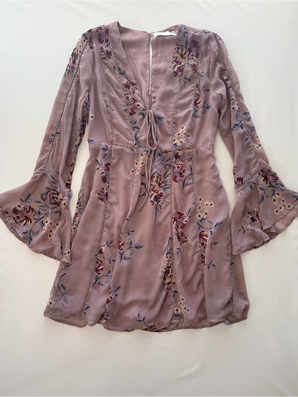 ASTR The Label Mauve Floral Bell Sleeve Mini Dress Size Medium 🌸